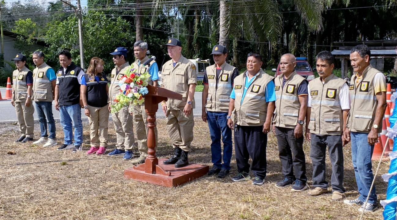 พิธีเปิดโครงการรณรงค์ป้องกันและลดอุบัติเหตุทางถนนช่วงเทศกาลปีใหม่ พ.ศ.2567 ด่านชุมชนเทศบาลตำบลพรุพี  ณ ถนนผ่านเสมอระดับทางรถไฟ (จุดตัดรถไฟวัดสุคนธาวาส- บ้านหนองใหญ่) ระหว่างวันที่ 29 ธันวาคม 2566 - 2 มกราคม 2567