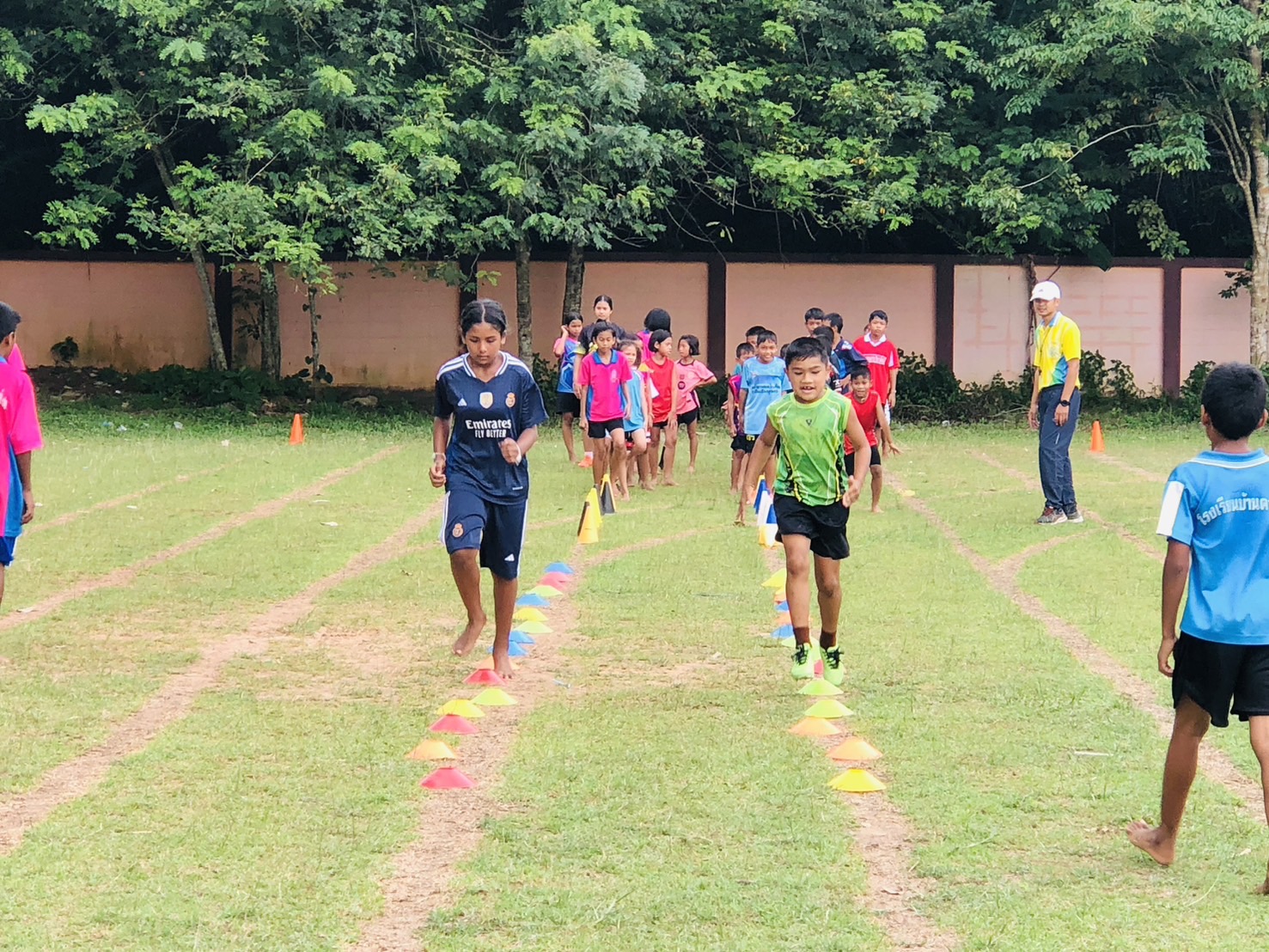 ภาพบรรยากาศการฝึกซ้อมของเยาวชนในพื้นที่ตำบลพรุพี ที่ตั้งใจฝึกซ้อมเปี่ยมพลัง เตรียมเป็นตัวแทนเข้าร่วมการแข่งขันกรีฑาดาวรุ่งจังหวัดสุราษฎร์ธานี ครั้งที่ 2  2568’ โดยเทศบาลตำบลพรุพีร่วมกับโรงเรียนในพื้นที่เป็นผู้นำทีม ส่งเสริมพลังใจและทักษะให้เยาวชนก้าวสู่สนามจริง 🏃‍♂️🏃‍♀️