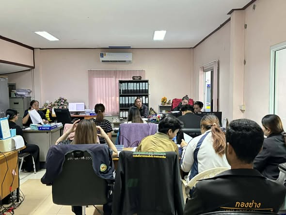 วันพฤหัสบดี ที่ 11 ธันวาคม พ.ศ.2568 ประชุมภายในพนักงานกองคลัง โดยท่านรองนายกฯ นายพรชัย ชูชาติ ผู้รับผิดชอบดูแลภารกิจกองคลัง เพื่อพูดคุยปัญหา อุปสรรคของทุกงาน เพื่อนำเสนอ/รายงาน นายกฯ ต่อไป