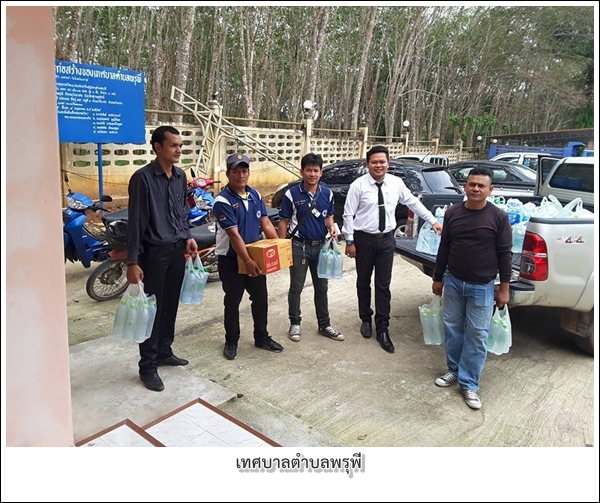 เทศบาลตำบลพรุพี นำของอุปโภค <br>บริโภคส่งมอบแก่ผู้ด้อยโอกาส <br>และผู้ป่วยติดเตียงต่อไป