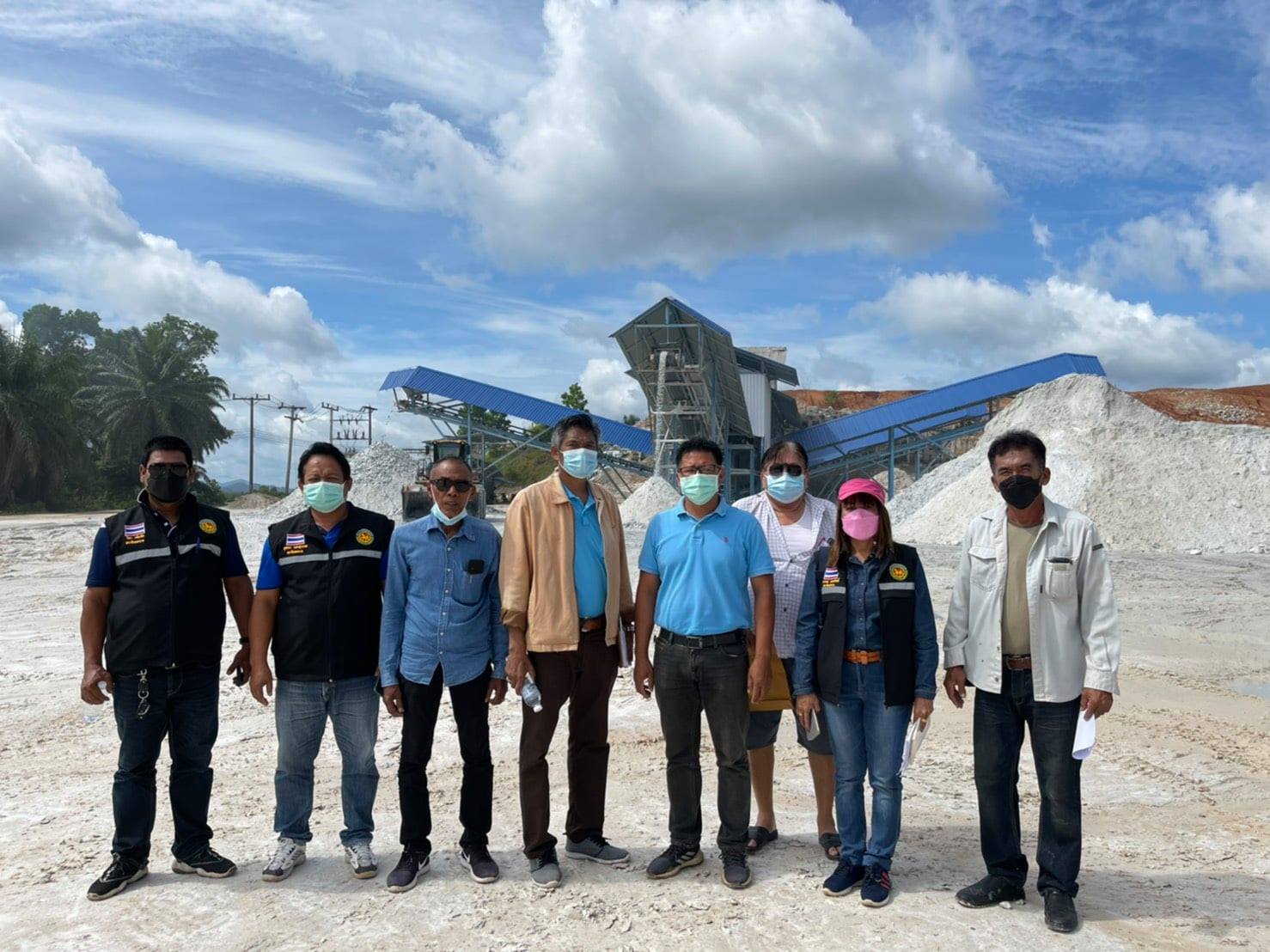 นายบุญเลิศ รอดศรี รองนายกเทศมนตรีตำบลพรุพีในฐานะประธานกรรมการพร้อมด้วยคณะที่ปรึกษาด้านสิ่งเเวดล้อมเทศบาลตำบลพรุพี ลงพื้นที่ตรวจสอบการปฏิบัติงานตามมาตรการป้องกันและแก้ไขผลกระทบสิ่งแวดล้อมในการทำเหมืองแร่ในพื้นที่เทศบาลตำบลพรุพี ครั้งที่ 3/2564 ในเดือนสิงหาคมของทุกปี