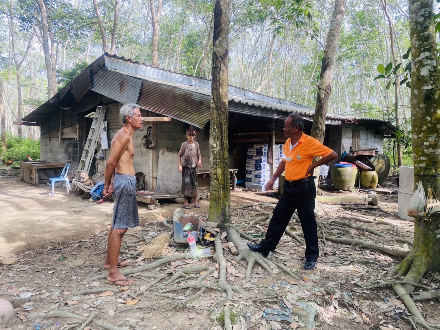 เทศบาลตำบลพรุพี โดย นายสมคิด ดำฉวาง นายกเทศมนตรีตำบลพรุพี พร้อมเจ้าหน้าที่ลงพื้นที่บ้านคนพิการ รายนายประสิทธิ์ บุญทอง บ้านเลขที่ 1944 หมู่ที่ 4 ตำบลพรุพี อำเภอบ้านนาสาร จังหวัดสุราษฎร์ธานี เพื่อตรวจสอบเตรียมความพร้อมในการดำเนินการปรับปรุงบ้านคนพิการในวันศุกร์ ที่ 36 สิงหาคม 2565