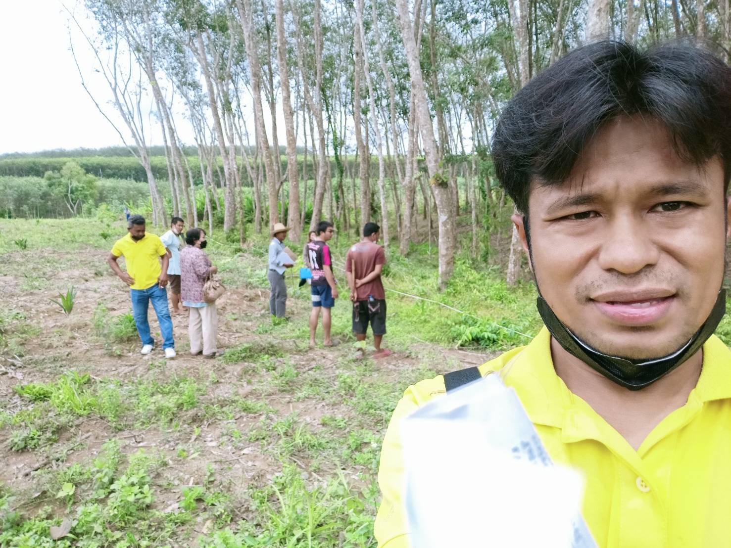 พนักงานกองช่าง เทศบาลตำบลพรุพี ร่วมชี้แนวเขต นส3.ออกเป็นโฉนดของนางฤดี สวัสดีอุบล พื้นที่หมู่ 4 บ้านคลองหินแท่น ซึ่งในแปลงที่ดินมีห้วยแห้งไหลผ่านและได้กันห้วยใว้กว้างที่ระยะ 3 ม.เพื่อได้ใช้เป็นห้วยสาธารณะประโยชน์ต่อไปครับ